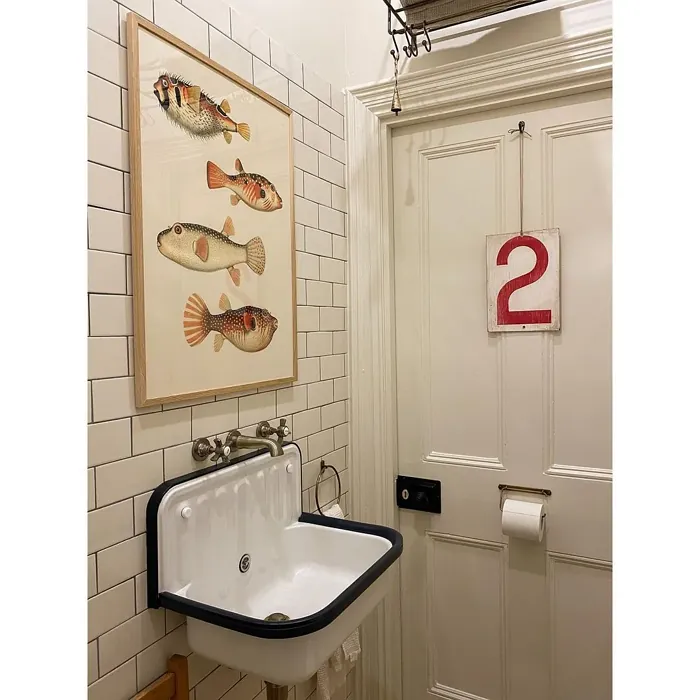 Slipper Satin bathroom interior idea