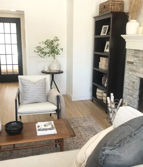 Benjamin Moore Swiss Coffee living room fireplace color review