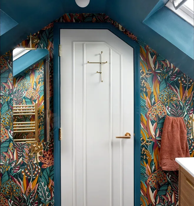 Dulux Teal Lux bathroom picture