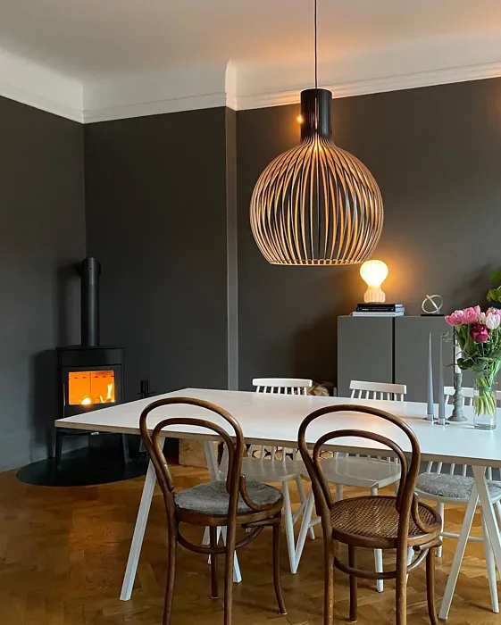 Jotun Vandyke Brown dining room interior