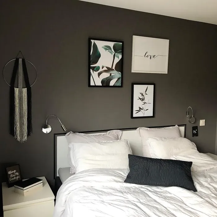 Jotun Vandyke Brown bedroom 