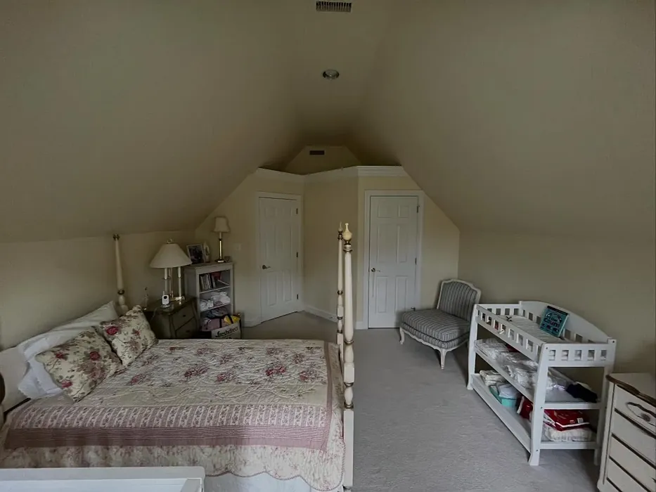 SW Vital Yellow bedroom interior