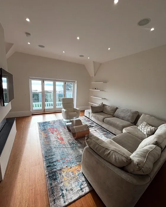 Dulux White Chiffon living room 