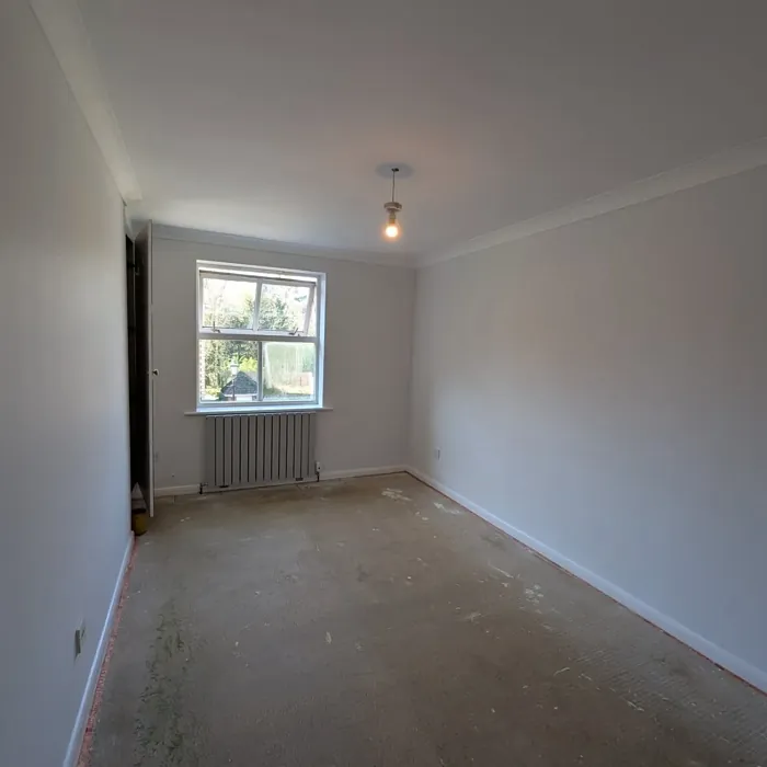 Dulux 30BB 83/001 wall paint 