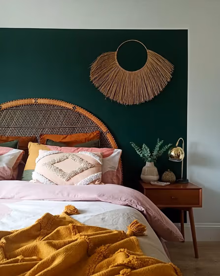 Colo-block interior with green Dulux Pine Needle review