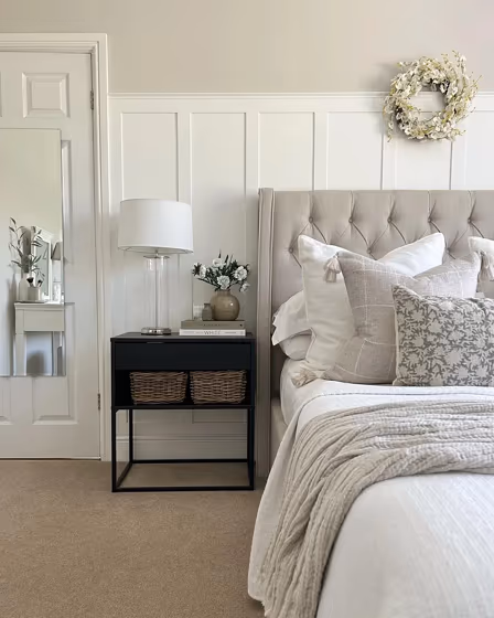 Farrow and Ball Ammonite bedroom picture