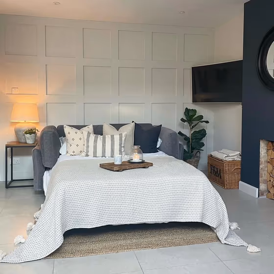 Farrow and Ball Ammonite bedroom photo