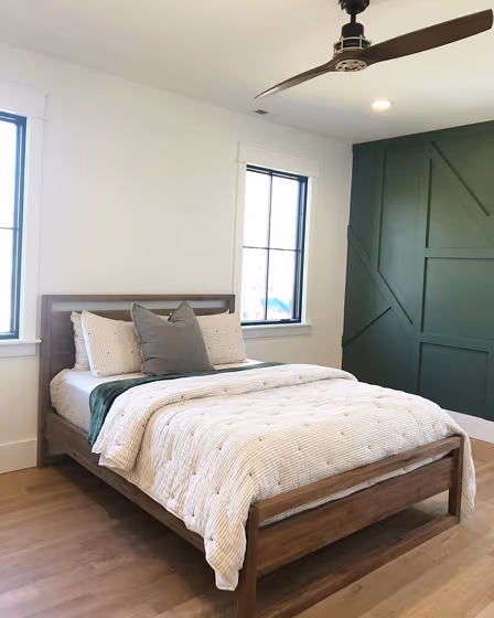 Accent wall panelling Sherwin Williams Basil color