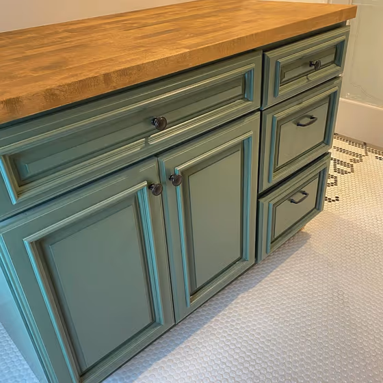 Green kitchen cabinet Sherwin Williams Basil SW 6194