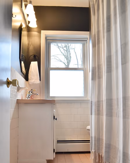 Behr Cracked Pepper bathroom interior