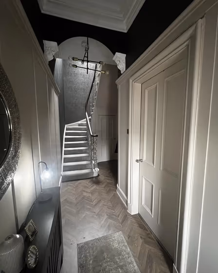 Benjamin Moore HC-176 hallway review