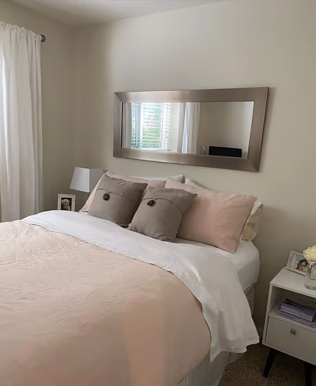 Benjamin Moore OC-9 bedroom picture