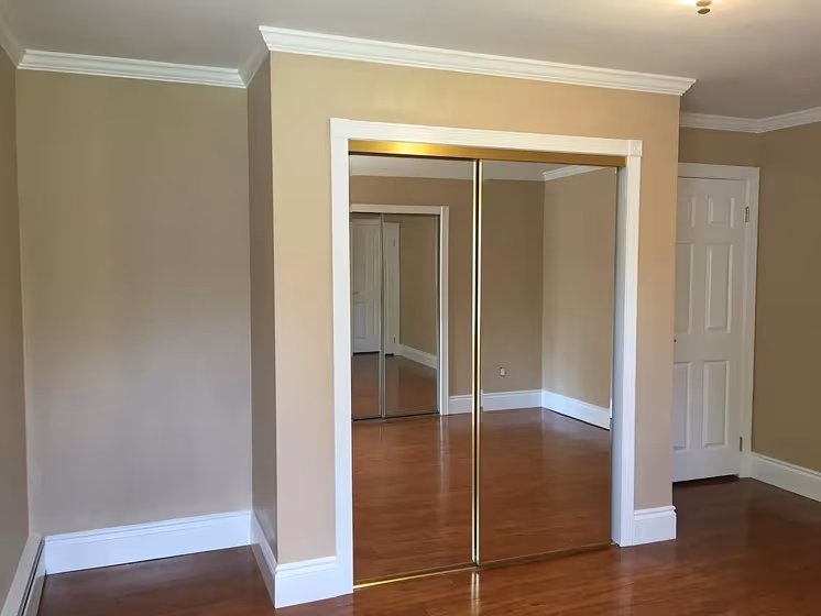 Benjamin Moore Bradstreet Beige wall paint color