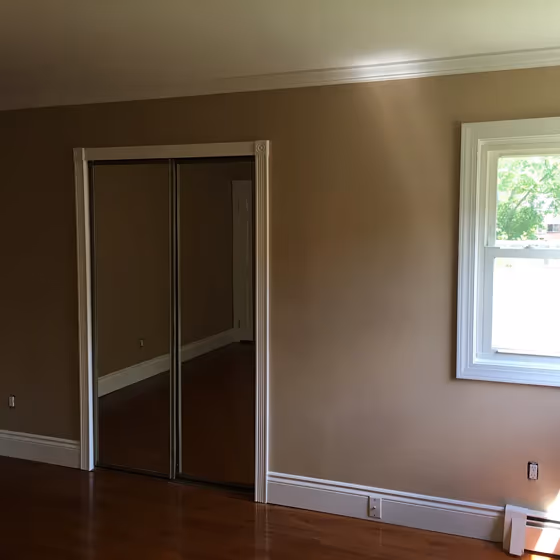 Benjamin Moore Bradstreet Beige wall paint color review