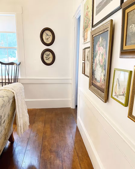 Benjamin Moore Decorator'S White Living Room