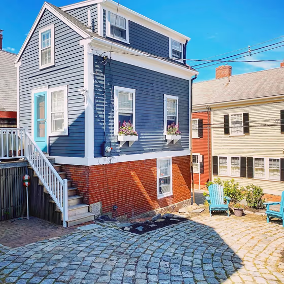 Benjamin Moore Deep Space exterior paint