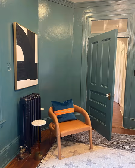 Benjamin Moore Dragonfly modern living room color review