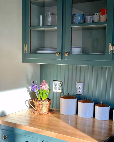 Benjamin Moore Enchanted Forest kitchen 