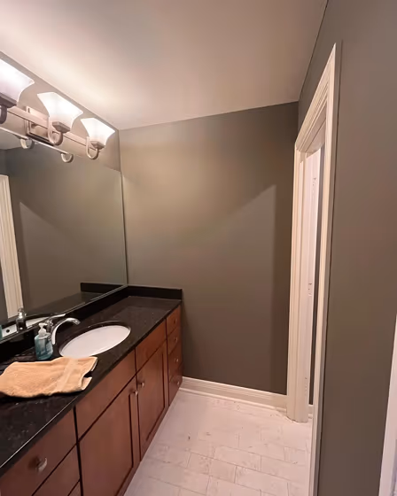 Benjamin Moore HC-100 bathroom