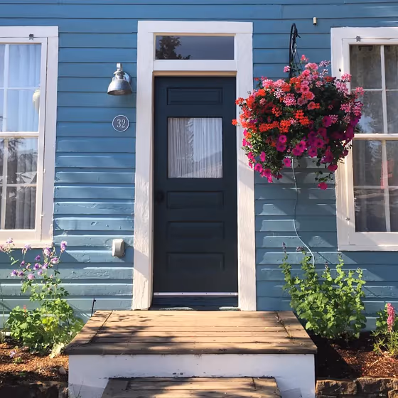 Bm Jamestown Blue House Exterior