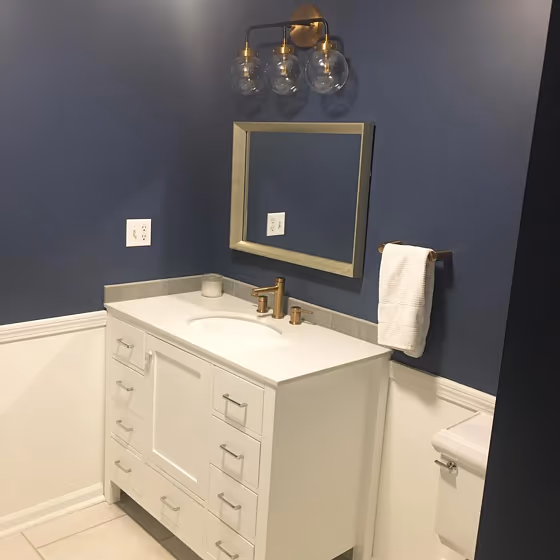 Bm Newburyport Blue Bathroom
