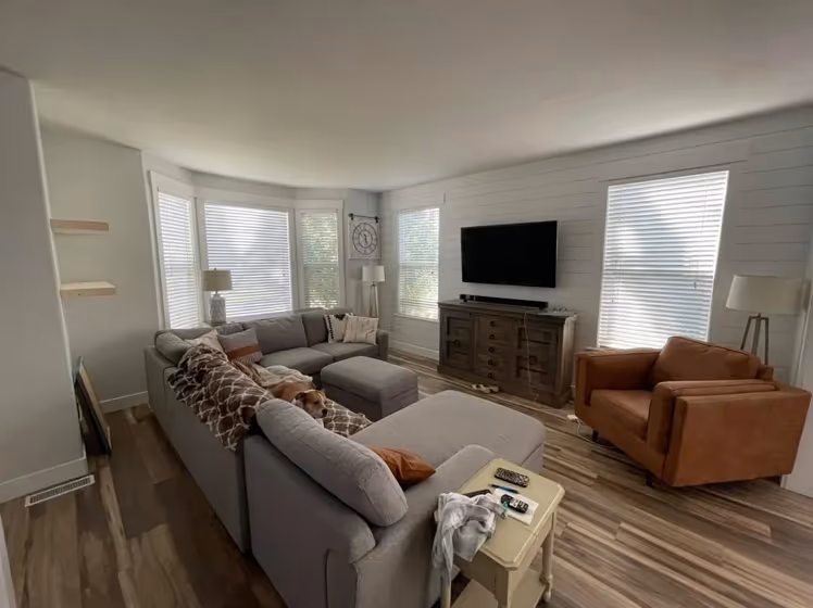 Benjamin Moore OC-55 living room paint review