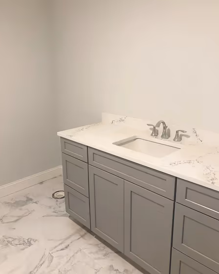 Benjamin Moore Paper White modern bathroom color