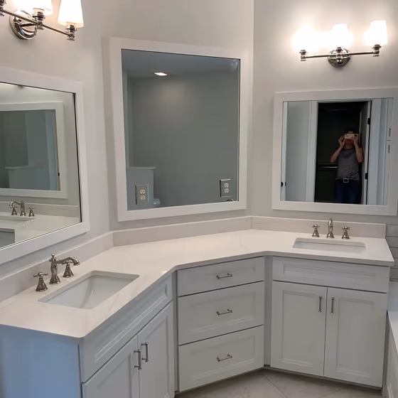 Benjamin Moore Paper White bathroom paint