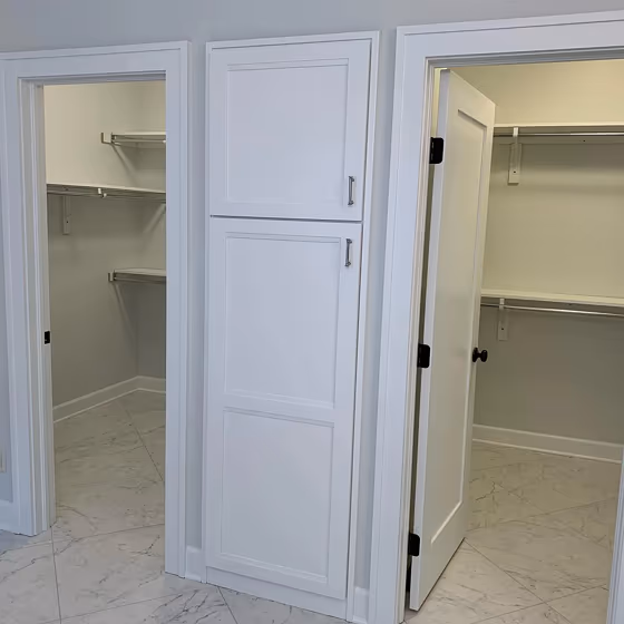 Benjamin Moore Paper White bathroom color