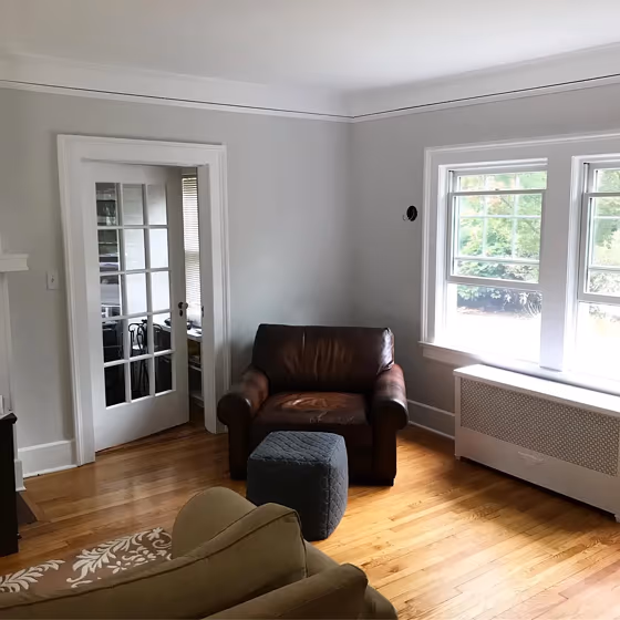 Benjamin Moore Paper White living room interior