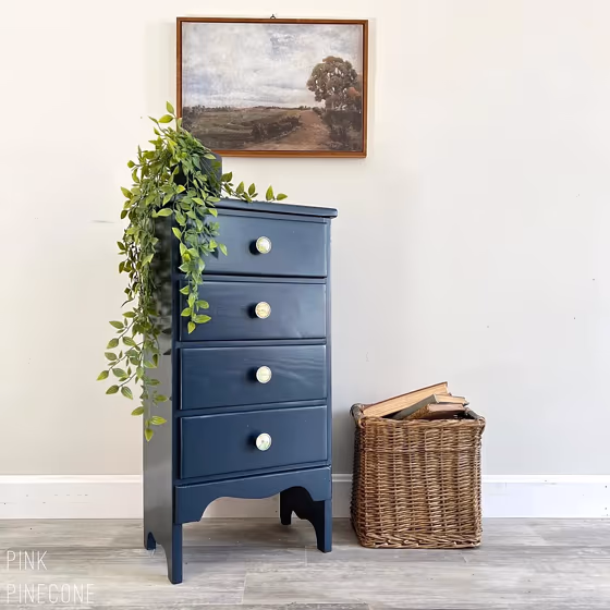 Benjamin Moore 2062-10 painted furniture review