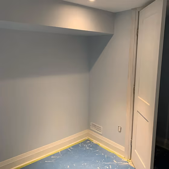 Benjamin Moore Silver Cloud wall paint