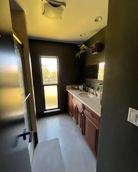 Benjamin Moore Vintage Vogue Bathroom