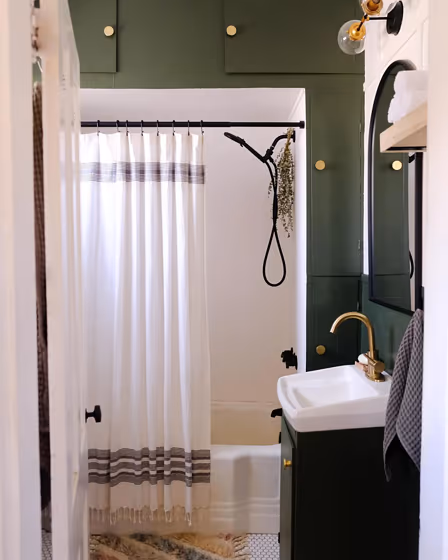 Vintage Vogue Shower Room