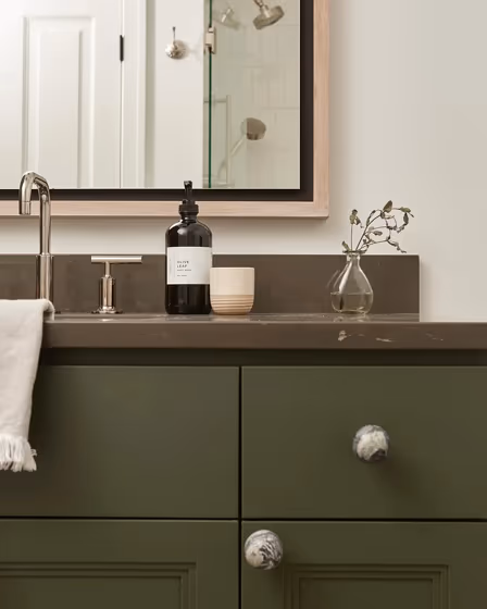 Vintage Vogue bathroom color