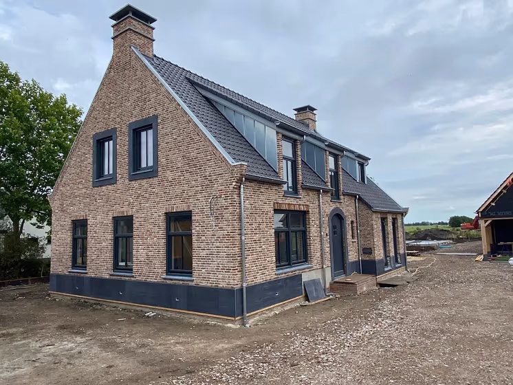 RAL Classic Black grey RAL 7021 house exterior