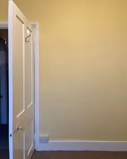 Dulux Buttercup Fool 5 wall paint makeover