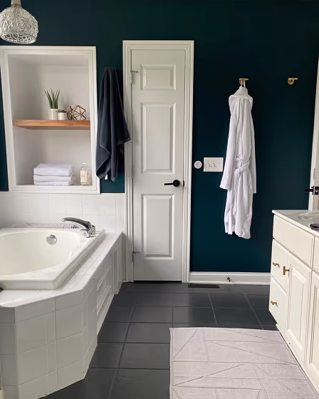 SW Cascades cozy bathroom interior