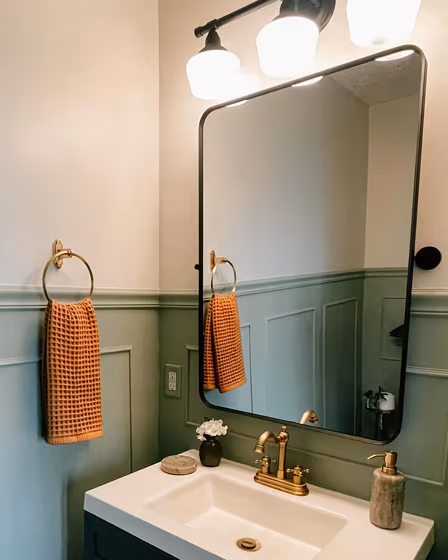 SW Clary Sage bathroom wall panelling