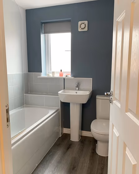 Dulux Denim Drift bathroom interior