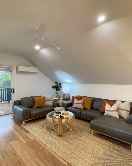 Dulux 50YY 83/029 living room review