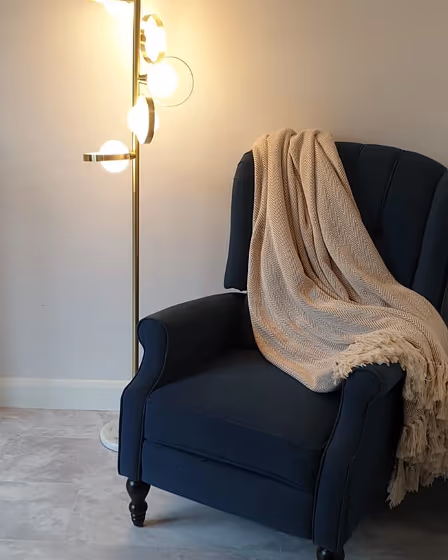 White walls interior Dulux Rock Salt 50BG 83/009