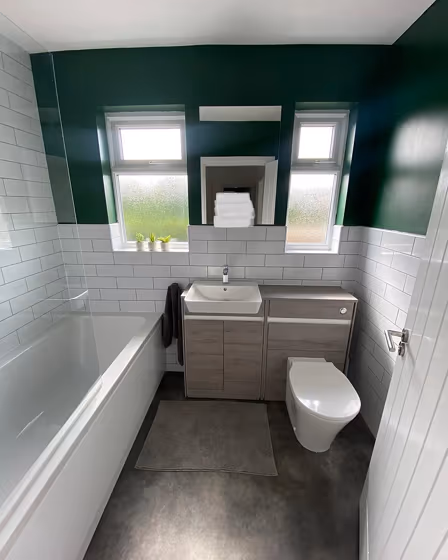 Dulux Everglade Forest bathroom picture
