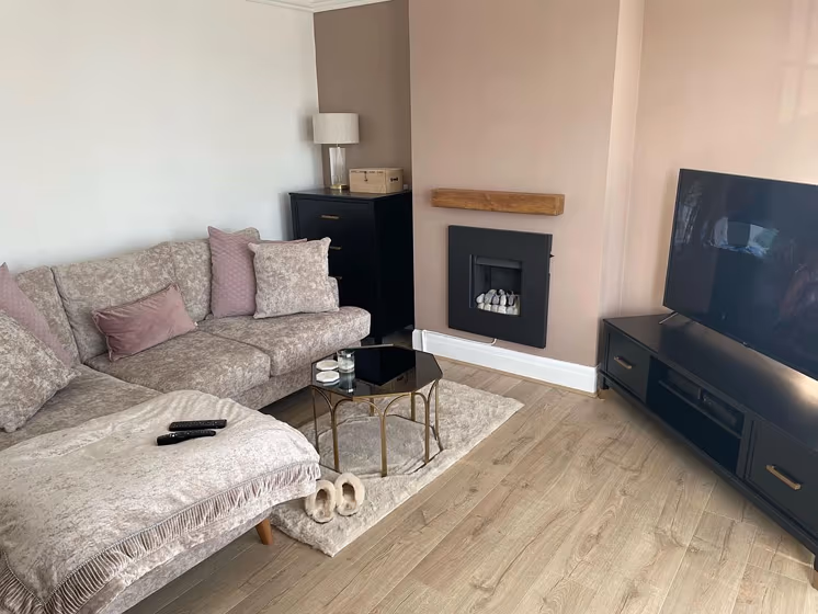 Farrow and Ball Dead Salmon 28 accent wall