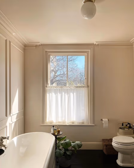 Stylish bathroom Farrow and Ball Dimity review