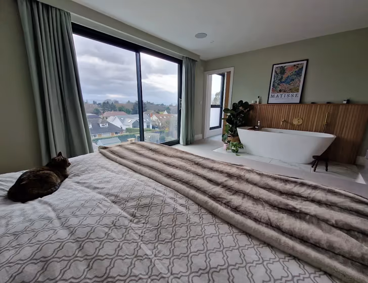 Farrow and Ball Eddy 301 bedroom with bathroom