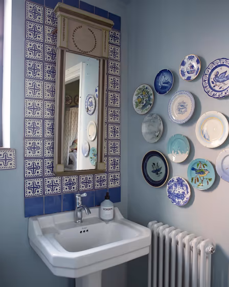 Farrow and Ball Parma Gray 27 blue bathroom