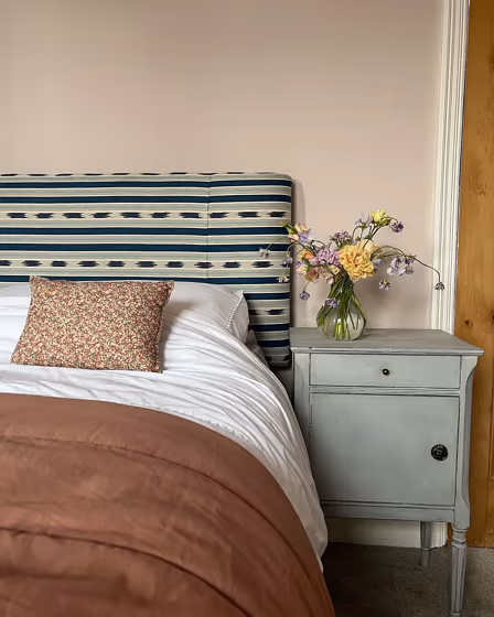 Farrow and Ball Peignoir bedroom interior