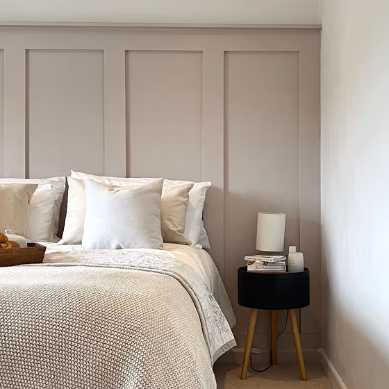 Farrow and Ball Peignoir 286 bedroom panelling