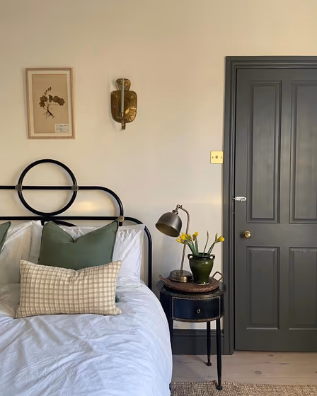 Farrow and Ball Pointing 2003 bedroom